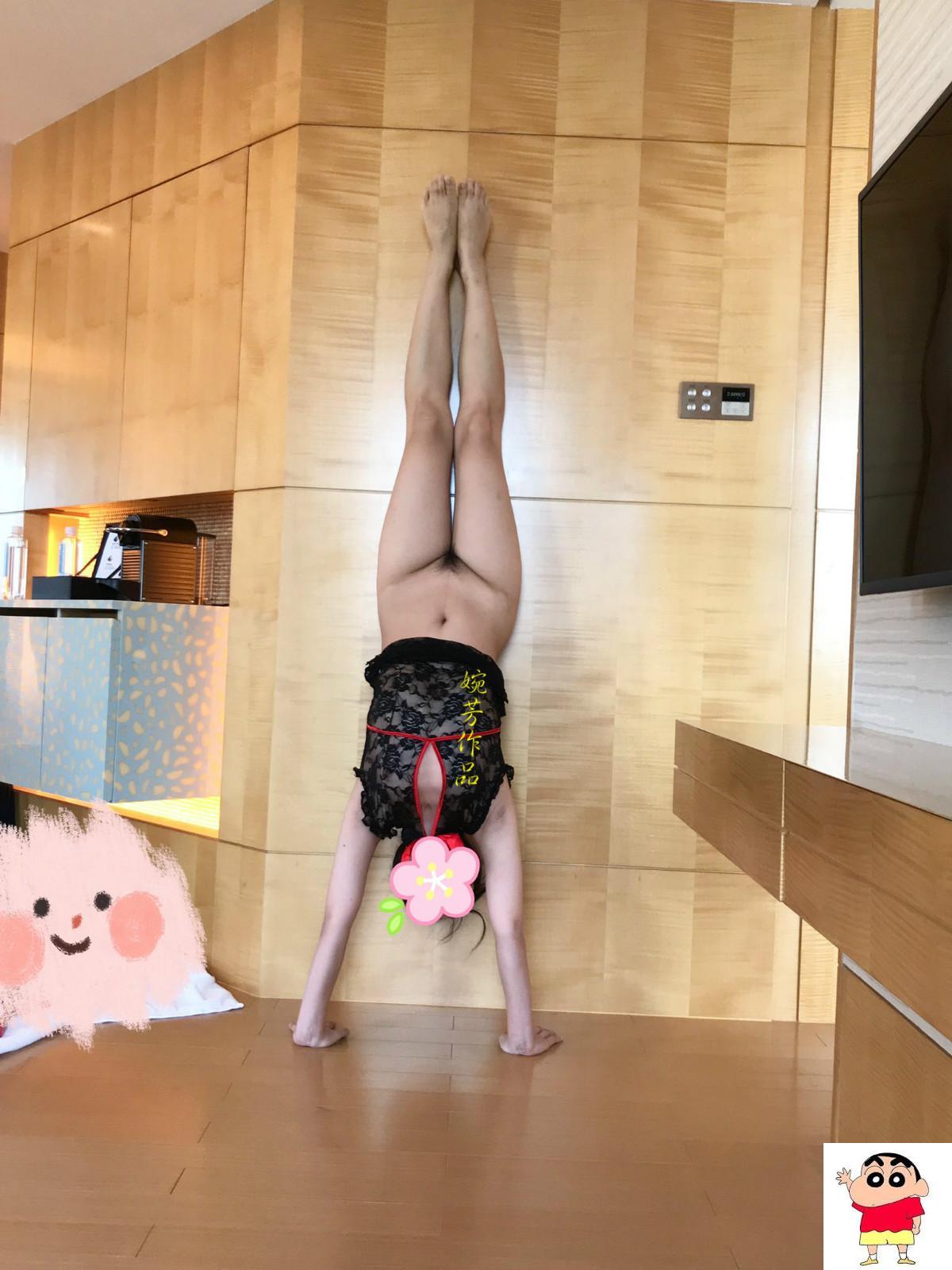 舞蹈女教师用高难度姿势掰穴 (13P)