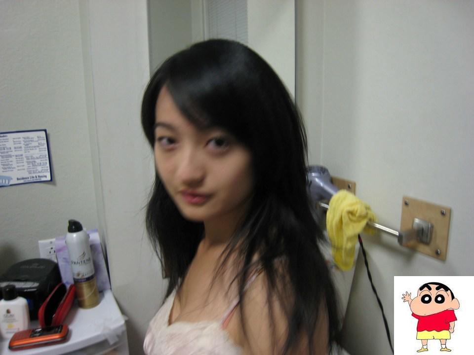 粉色睡衣 粉色丁字裤 挡不住的嫩穴 (15P)