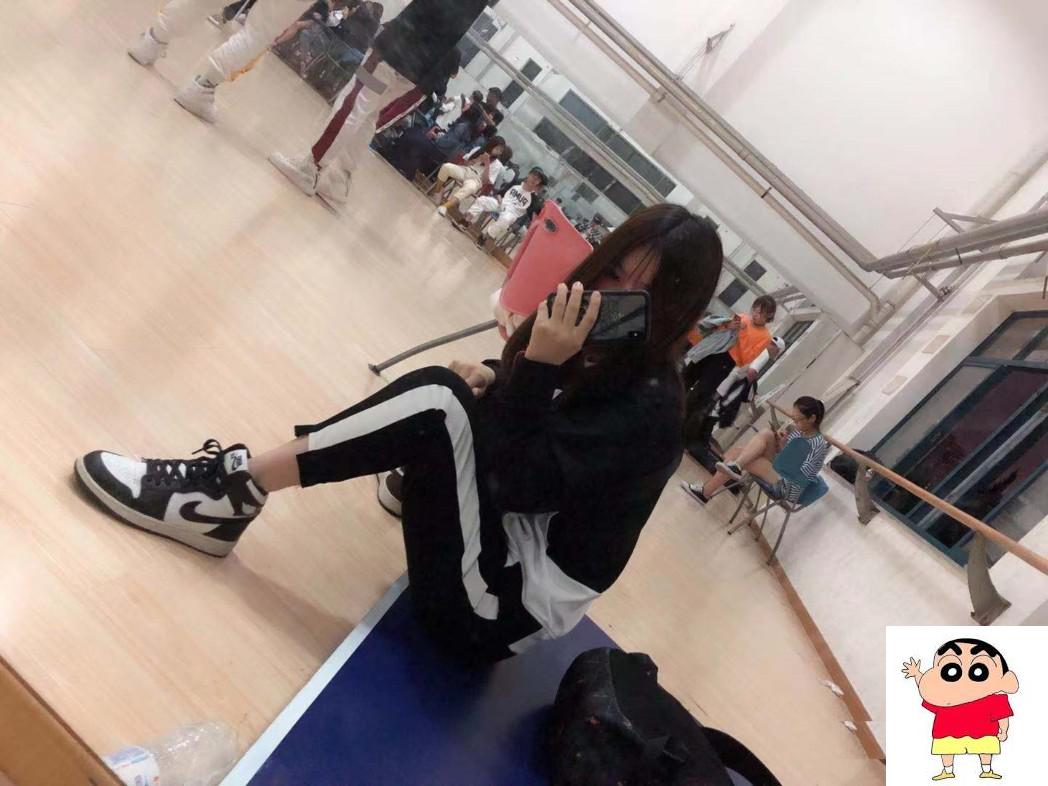 喜欢健身的少妇在床上就变成这麽淫蕩了用道具都搞不爽了 (23P)