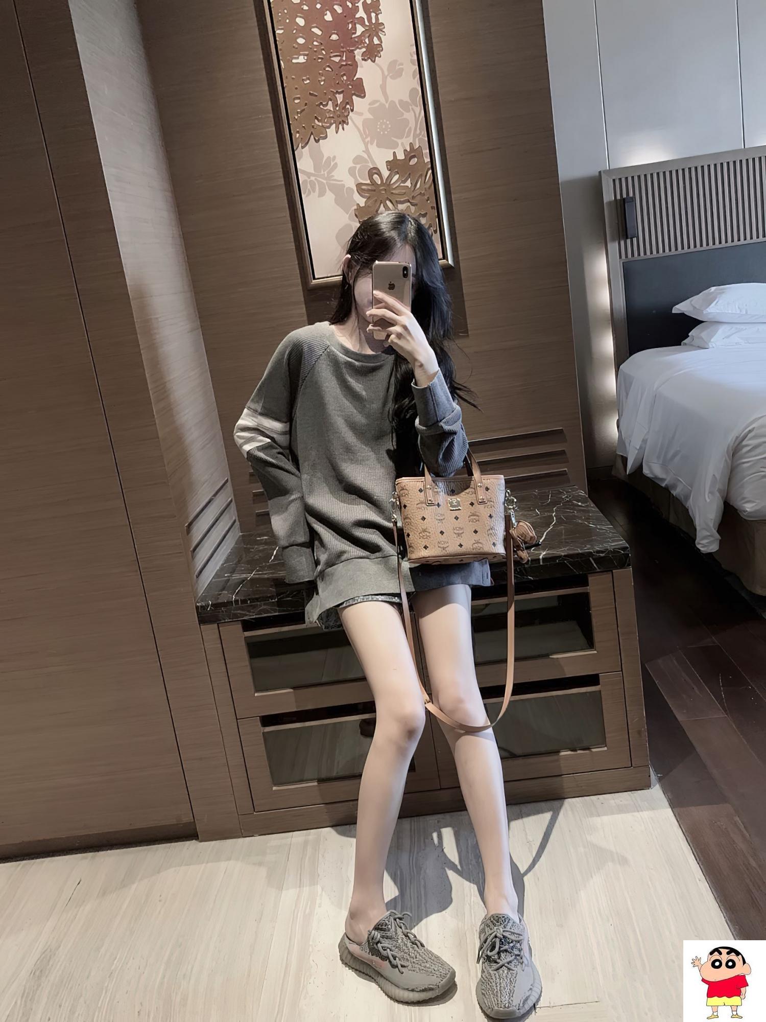 长腿美女私拍淫照意外流出 (30P)