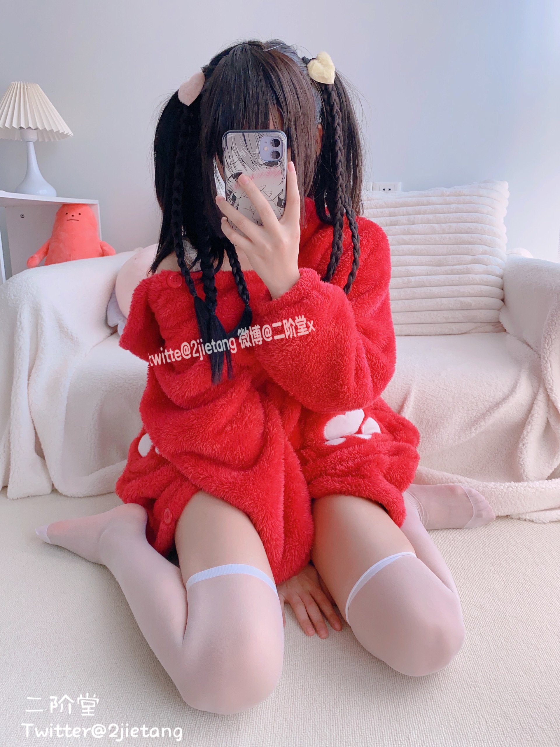 二阶堂宅绘子  红色熊衣