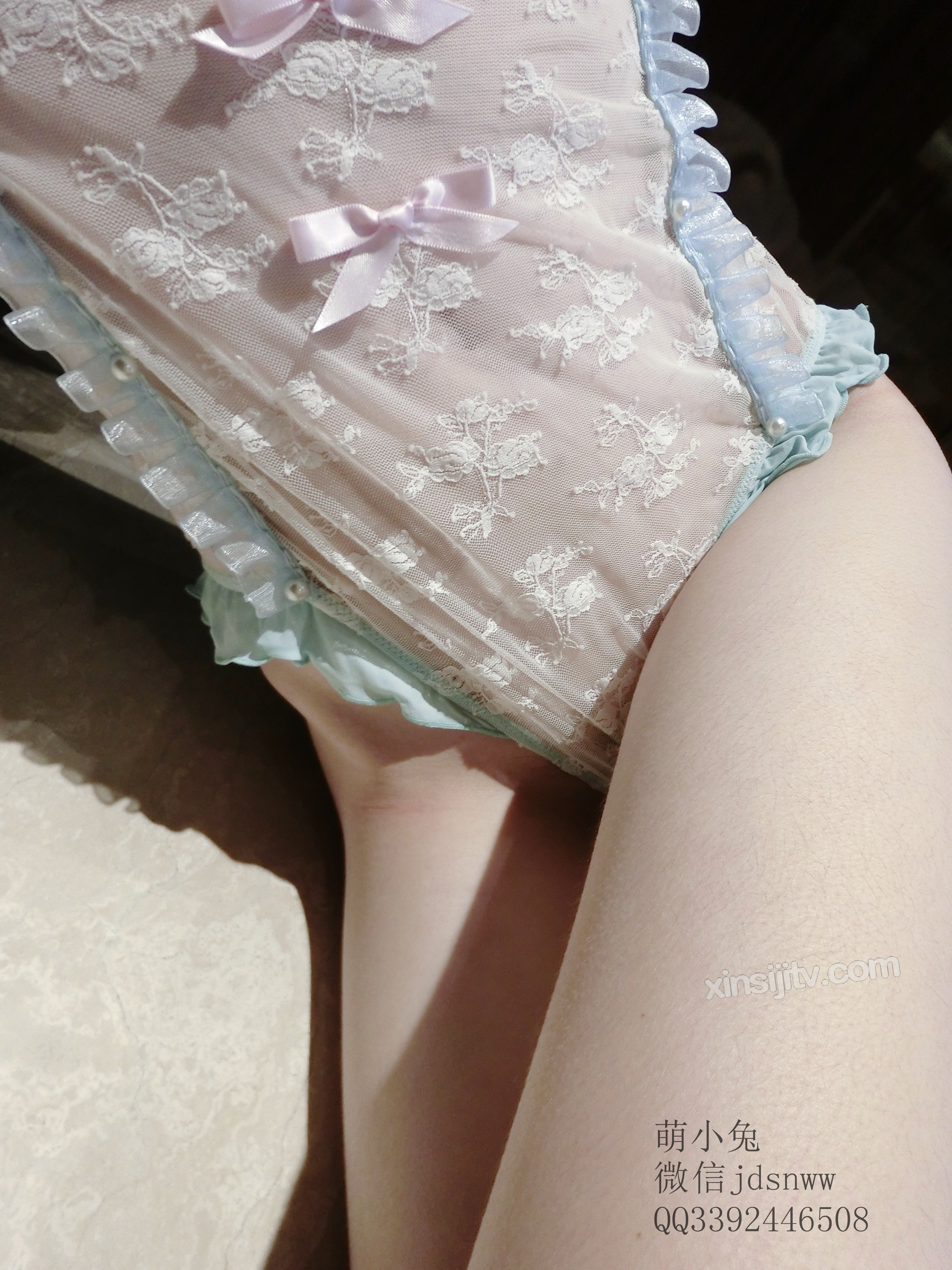 萌兰酱  房间爬行