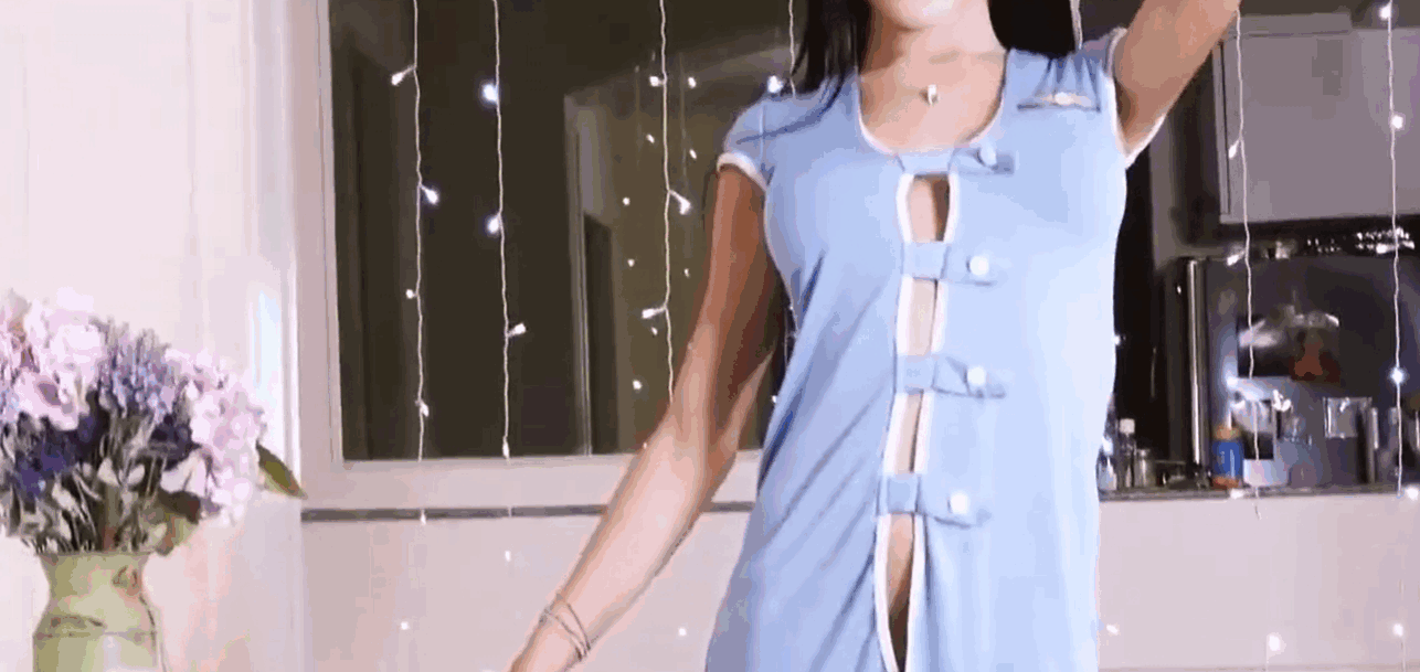 人妖 美丽的乳房