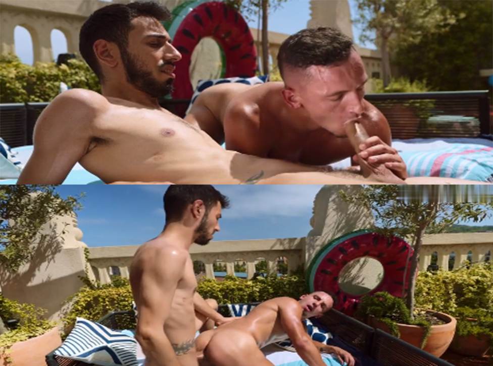 巨大的阴茎就像手套一样塞进那个拉丁裔的翘臀美