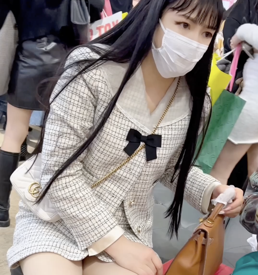 QDJSKFC商场近距离高清偷拍抄底